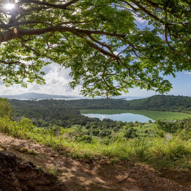 Le lac Dziani, curiosité naturelle de Petite-Terre