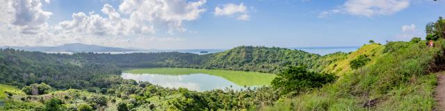 Petite Terre Lac Dziani Paysage 2 Original Min