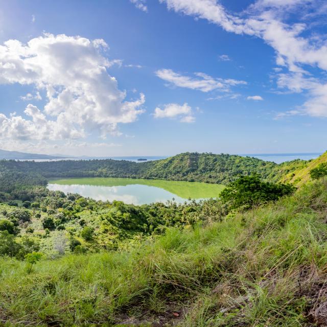 Petite Terre Lac Dziani Paysage 2 Original Min