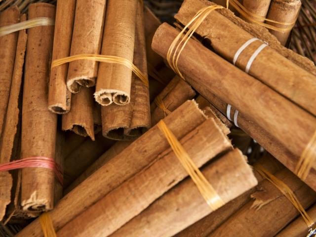 Marche de Mamoudzou, epices, canelle,