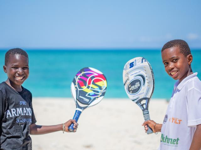 Beach Tennis Mayotte Ilot De Sable Blanc Joueurs Sport Lagon Sable 9453 Original (1)
